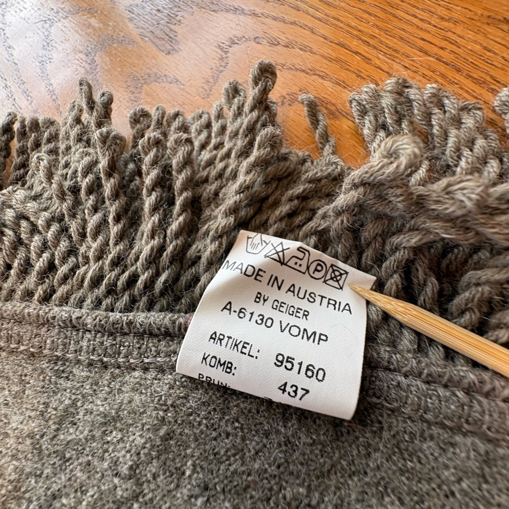 Geiger Austria Scarf Virgin Pure Wool Tassel Fringe Taupe Gray Men’s Unisex - Picture 9 of 10